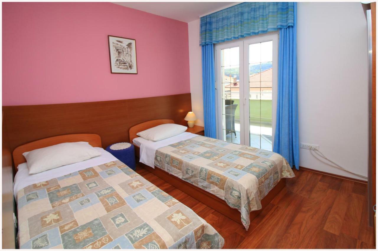 -Villa Sjor -Primosten-Apartmani- Has 2 Large Apartments And 2 Smaller Ones -Primosten Lokvice 6 Ngoại thất bức ảnh